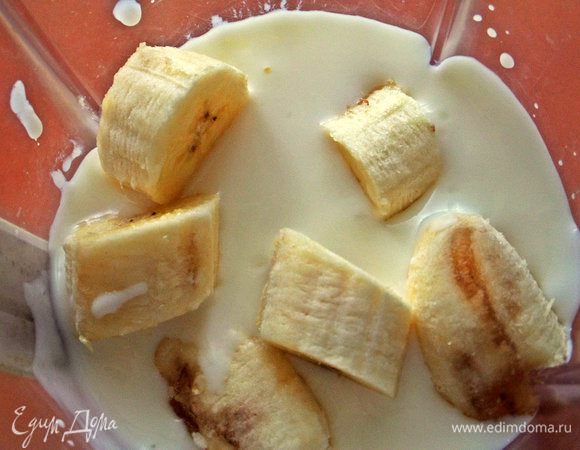 В ванильный йогурт отправляем банан.