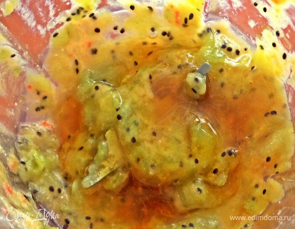 Взбиваем отдельно. И выладываем сверху в бокал.