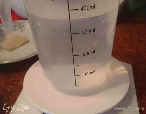 У Бертине вода взвешивается, поэтому я для наглядности хочу показать, что 350 грамм воды у меня оказались не равны 350 мл. 