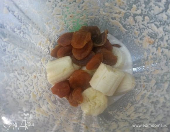 Добавляем остальные ингредиенты и взбиваем еще раз до однородности. 
