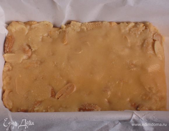 Выложить в форму с пергаментом и охладить в холодильнике.