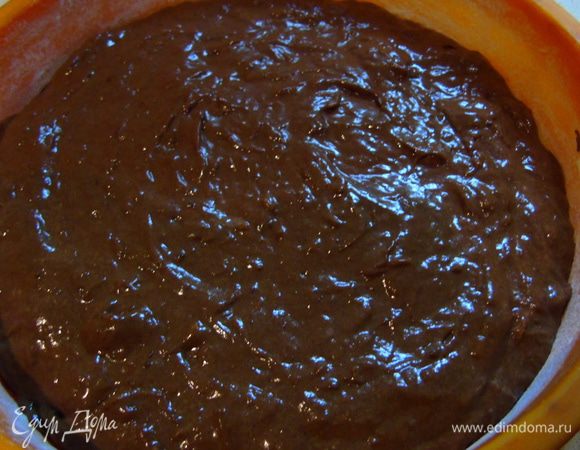 Вылить тесто в форму и отправить в разогретую до 180С духовку на 30 минут.