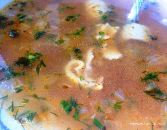 Закинуть в кастрюлю промытый рис. Когда он сварится, заправить суп луково-томатной заправкой и проварить еще минут 5. Добавить кинзу.

Приятного аппетита!