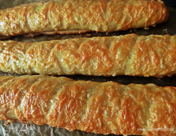 Оставляем багеты при комнатной температуре немного остыть.