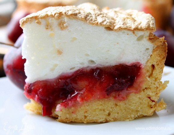 Готовый пирог остудить минут 20, а потом достать из формы и можно подавать. Приятного чаепития!