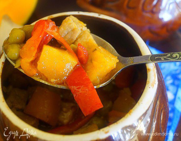 Подаем к столу горячим, а горшочках или выложив на тарелку. Приятного аппетита!