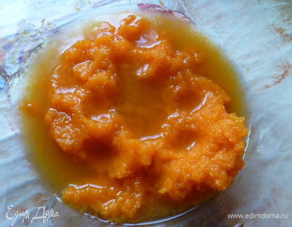 Для начала понадобится 1 (200 мл) стакан пюре из вареной тыквы.
К пюре я добавила тыквенный отвар, в котором варилась тыква.