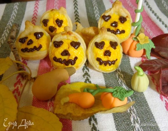 Печь минут 20 при 180 градусах. Охладить. Готовые печенье украсить растопленным шоколадом.

Вкусно с молоком!
Приятного аппетита!