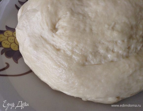 Может уйти чуть больше муки, тесто получается мягкое и не липнет к рукам.