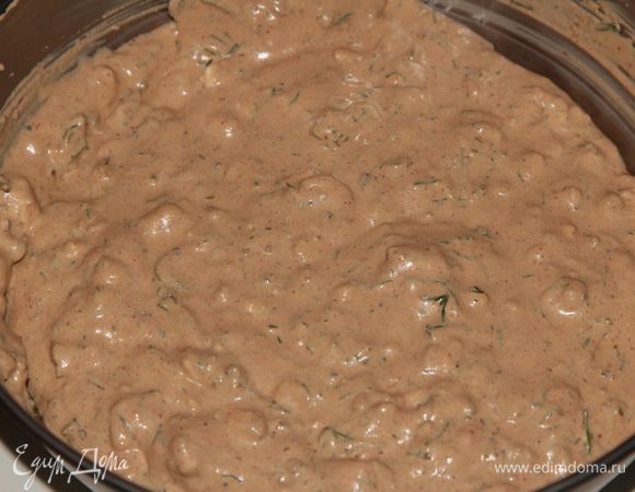 Все еще раз хорошенько вымешиваем, можно добавить соль и ваши травки.