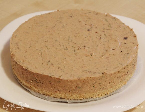 После застывания чизкейк освобождаем из формы.