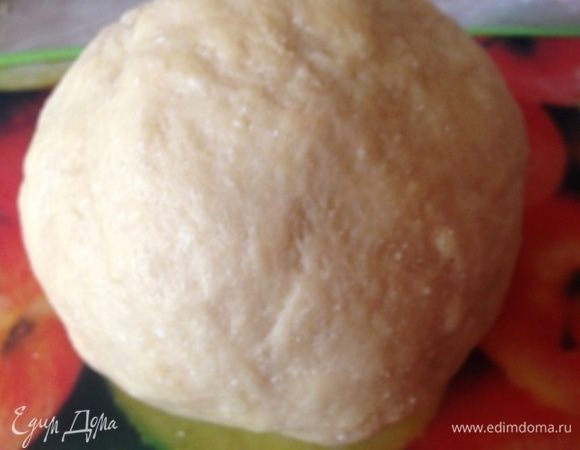 Добавить растительное масло и замесить тесто.
Тесто гладкое и очень приятное в работе.