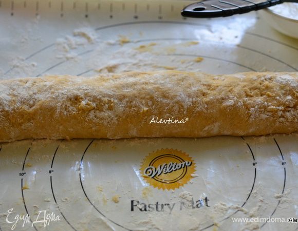 Свернуть рулетом аккуратно.