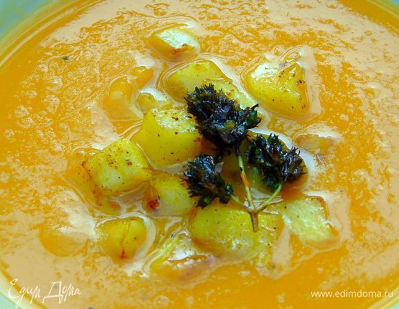 Разливаем по тарелкам, добавляем яблоки и украшаем тимьяном. Подаем и наслаждаемся. Приятного аппетита!!!