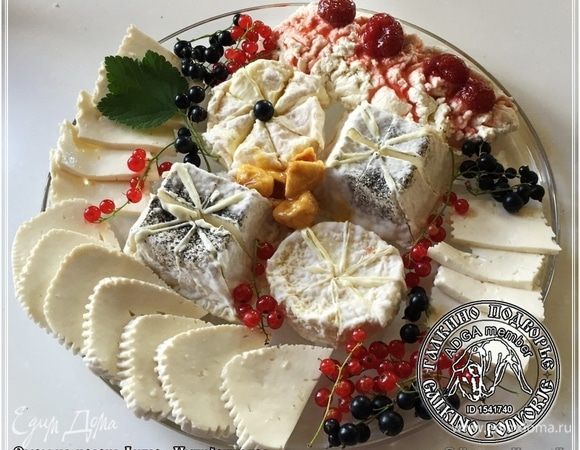 А мы, например, когда идем в гости, прихватываем с собой вот такую тарелку. 