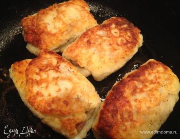 Обжарить с 2-х сторон на сковороде, смазанной маслом, до румяной корочки.