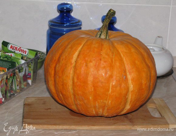 Теперь займемся тыквой. Вот такая у меня была красавица, наверное, килограмм 7–8, не меньше.