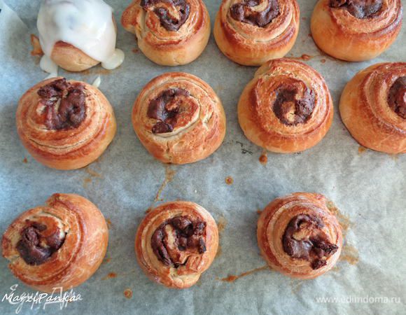 Разогреть духовку на 180 C и выпекать 20 минут до золотистого цвета.

Остудить на решетке. 