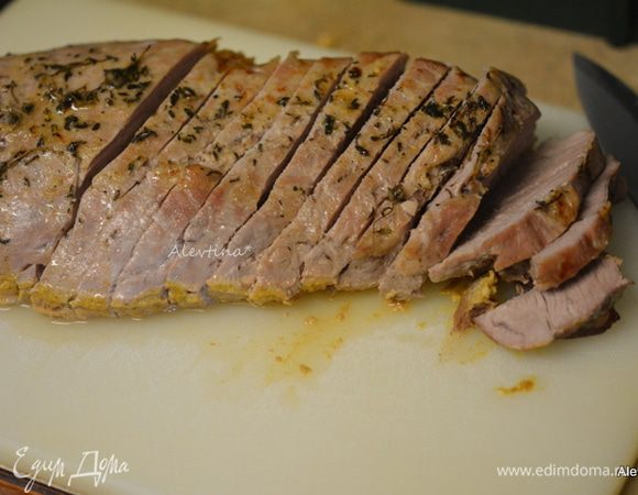 Свинину порезать на порции.