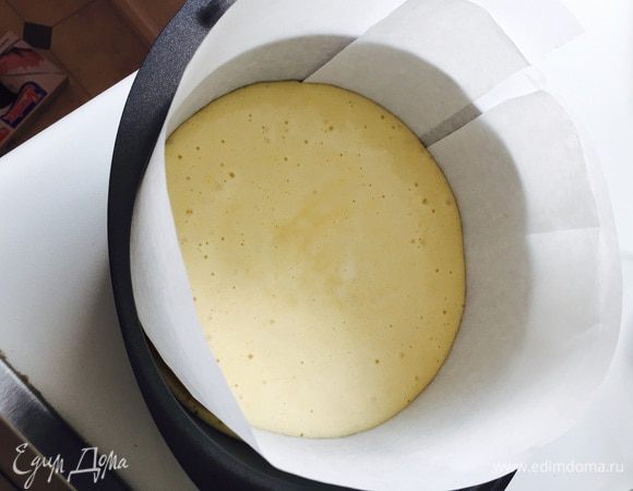 Вылить тесто в форму и в духовку на 25 минут.