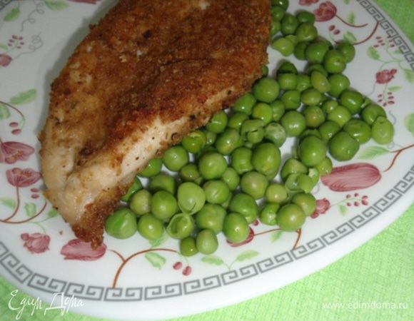 Готовую курочку, ароматную и нежную подавайте с вашим любимым гарниром!
Этот рецепт мне понравился тем,что куриное мясо не отбивается, а все равно получается не сухим и сочным!