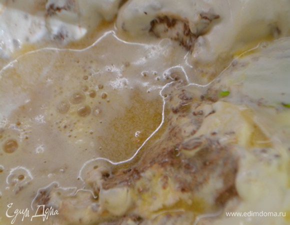 Добавить сок 1 апельсина. У меня получилось 100 мл. Все тщательно перемешать.