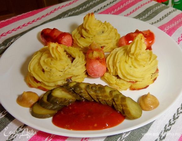 Подавать с овощами и сосисками.
Приятного аппетита!