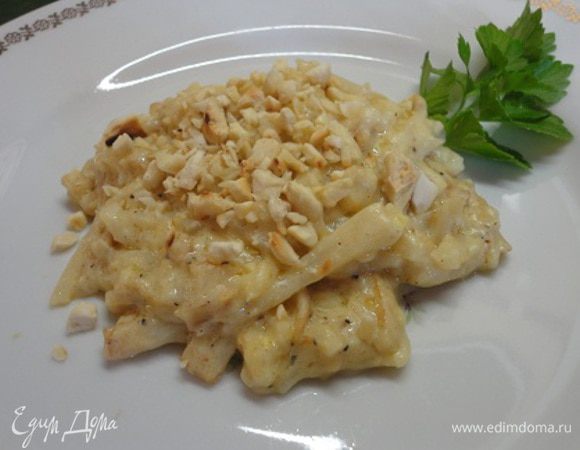 Соединить с сельдереем и держать на огне 5 минут. Положить мелко нарезанный (предварительно очищенный и поджаренный) миндаль, при необходимости подсолить и подавать к столу.
Ароматно, сытно, вкусно!