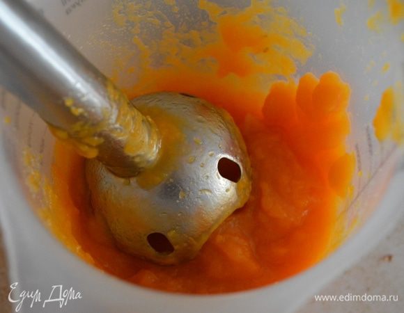 Испеченную тыкву измельчаем блендером.