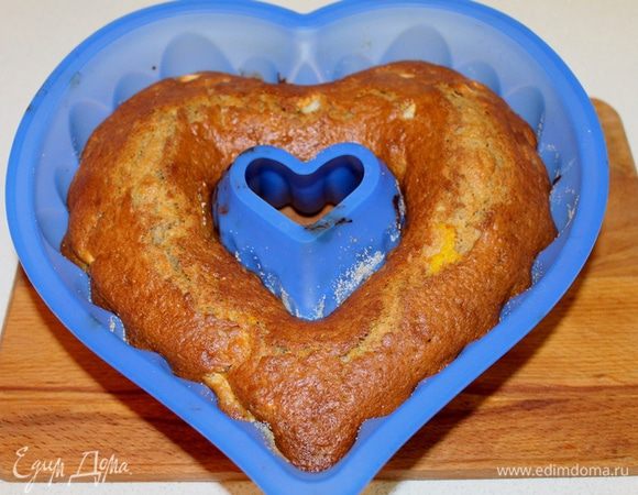 Выпекаем кекс при 180 градусах 60-70 минут проверяем деревянной шпажкой, не пересушите кекс. Дать кексу постоять 10-15 минут, достать и остудить на решетке.