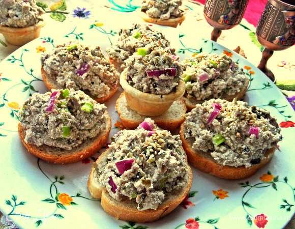 Посыпаем сверху.