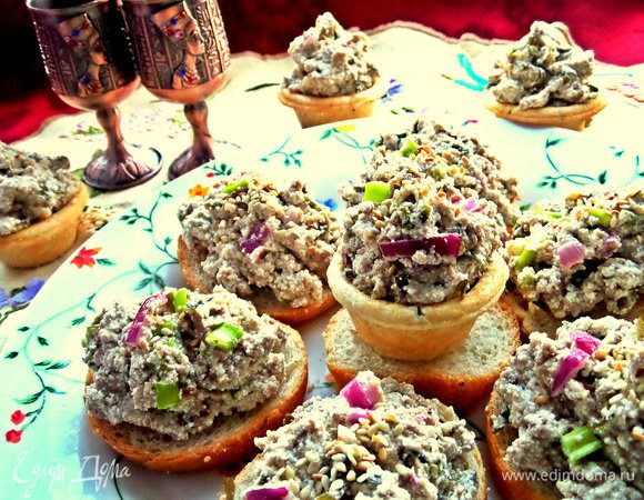 Также таким паштетом можно наполнить мини тарталетки (не сладкие, с тмином у меня).
