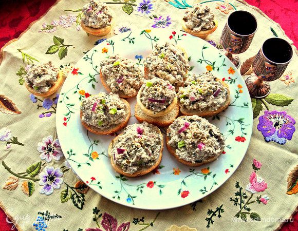 Оба варианта подачи вкусные! Тарталетки более празднично выглядят.