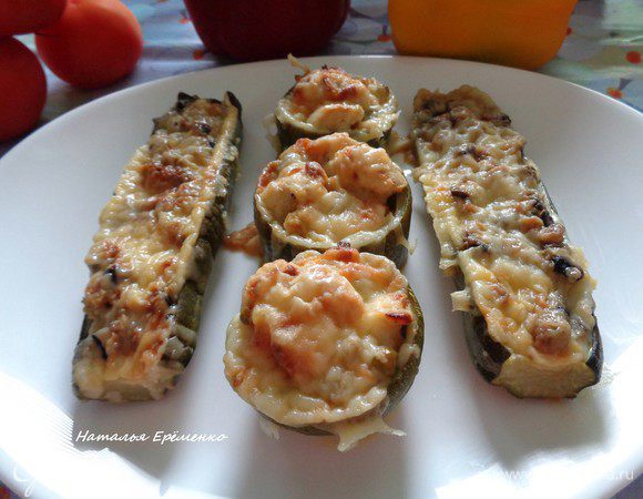 Запекать в разогретой до 190С духовке примерно 30-35 минут. Подавать горячими.

Приятного аппетита!