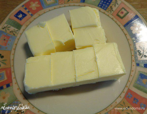 Все продукты должны быть комнатной температуры.
Сливочное масло достаньте заранее, чтобы оно подтаяло.