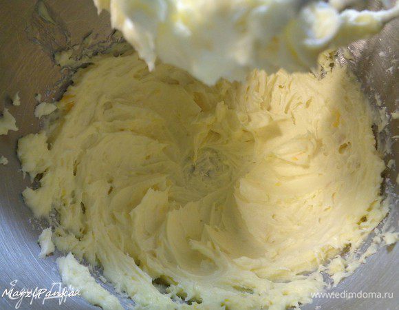 Немного взбить.