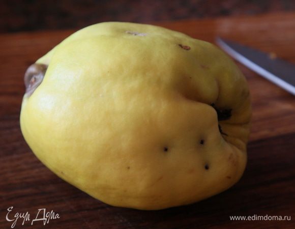 Вот такую айву тоже нарезала кубиком.