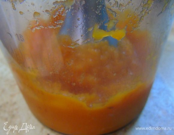 Тыкву запечь  в фольге (так лучше чем отваривать, нет лишней жидкости) и пюрировать в блендере.