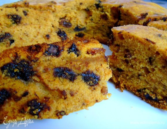 Достаем, даем остыть и нарезаем. Я резала горячим, очень спешила, поэтому разрез не такой красивый.