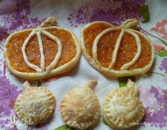 Выпекать в горячей духовке при 180 градусах 15-20 минут (все зависит от вашей духовки).