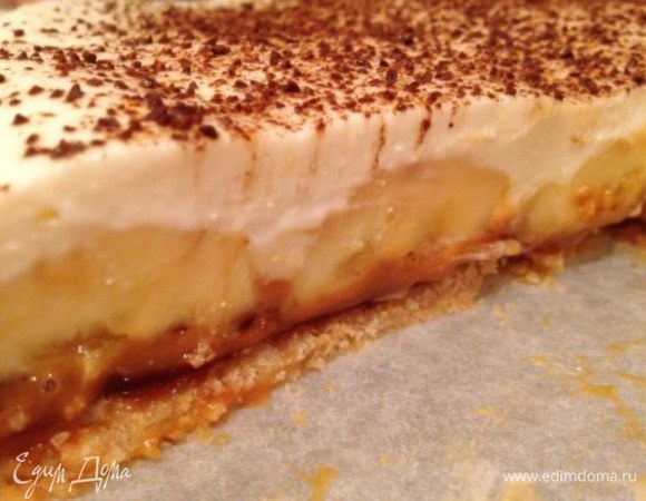 Выложить крем на бананы, украсить торт по вкусу и поставить на пару часов в холодильник. Очень вкусно!