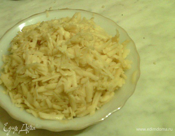 Натереть его на крупную терку, лишнюю жидкость слить.
