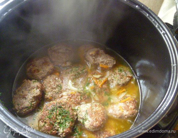 В конце добавляем укроп и даем настояться при закрытой крышке.