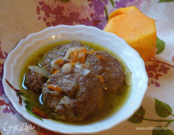 Котлетки получаются очень сочные и вкусные. Плюс- остается бонус в виде подливы ко вторым блюдам.