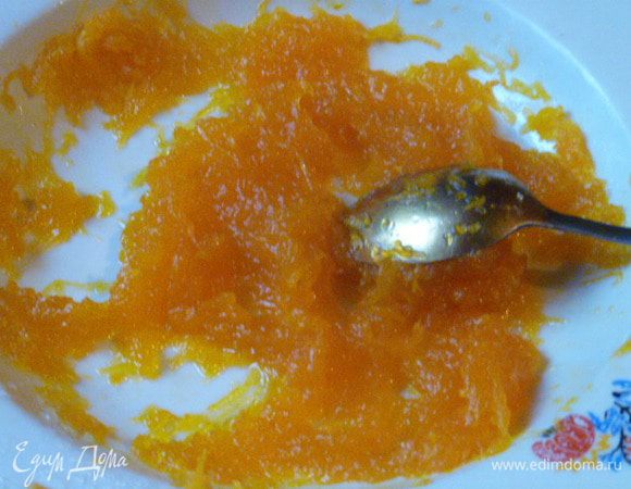 Для начинки я натерла на мелкой терке тыкву, добавила сахар по вкусу (мне нравится очень сладкое, поэтому у меня 1:1) и уварила.