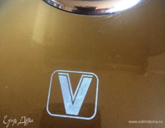 Выключаем газ, накрываем кастрюлю крышкой и оставляем суп "отдыхать" минут на 20.