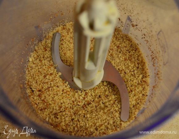 Измельчить с помощью блендера.