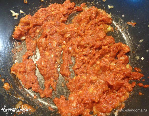 Если соус покажется вам густым (как и мне), добавьте немного горячей воды. Т.е. разведите его, но не делайте слишком водянистым. Это должен быть соус.