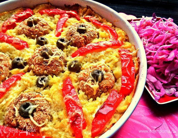 Для салата всё просто: нашинковать мелкой соломкой оба вида капусты, пожамкать руками вместе с солью, перцем и полить оливковым маслом! Яркий салатик привлечёт внимание и детям захочется его отведать :)