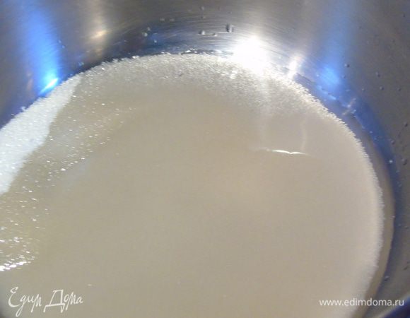 Готовим итальянскую меренгу. Сахар и воду доводим до 118С.